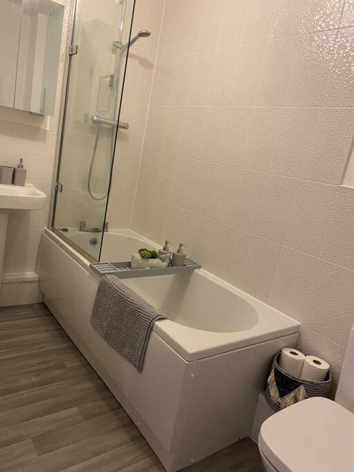 Luxury Riverfront Apartment Newport  Esterno foto