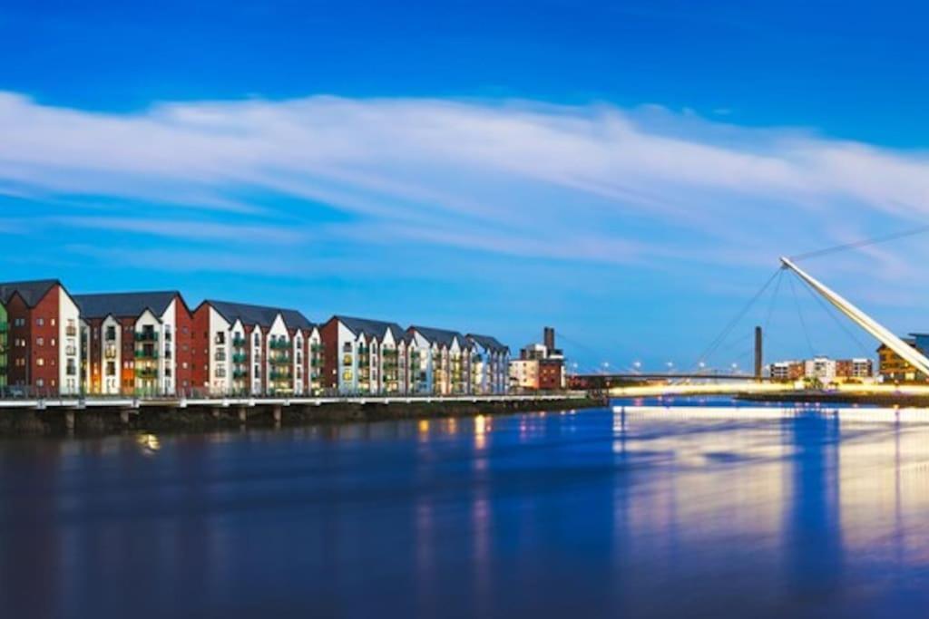 Luxury Riverfront Apartment Newport  Esterno foto