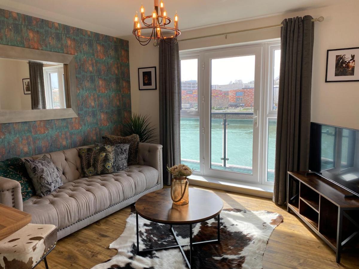 Luxury Riverfront Apartment Newport  Esterno foto